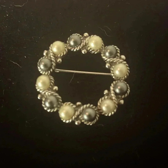 vintage avon faux pearl brooch round circle - Picture 1 of 2
